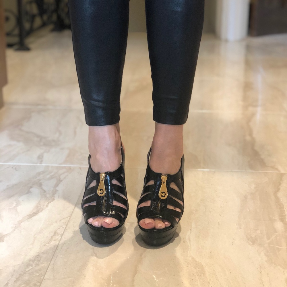 Michael Khors Jamesport Sling Black Sandals